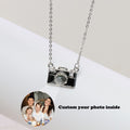 Collier projection photo