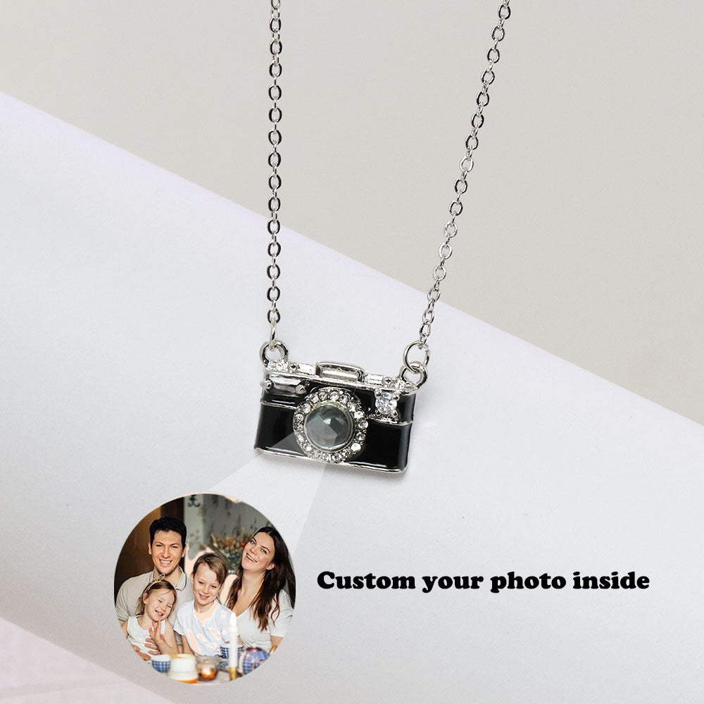 Collier projection photo