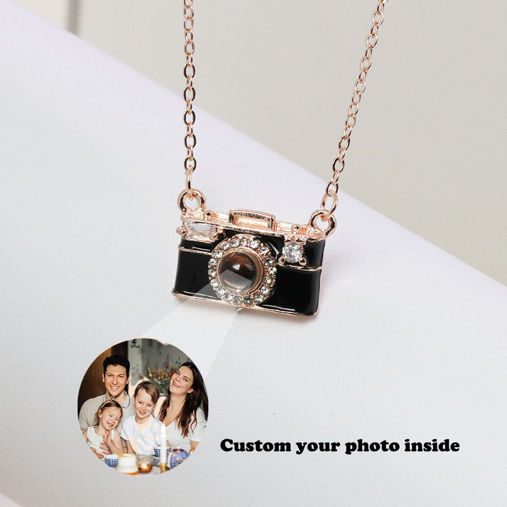 Collier projection photo